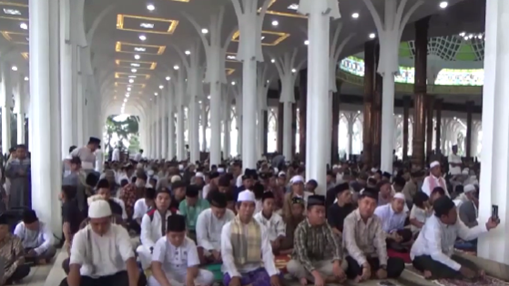 Gubernur Al Haris Salat Idul Adha di Masjid Agung Al Falah