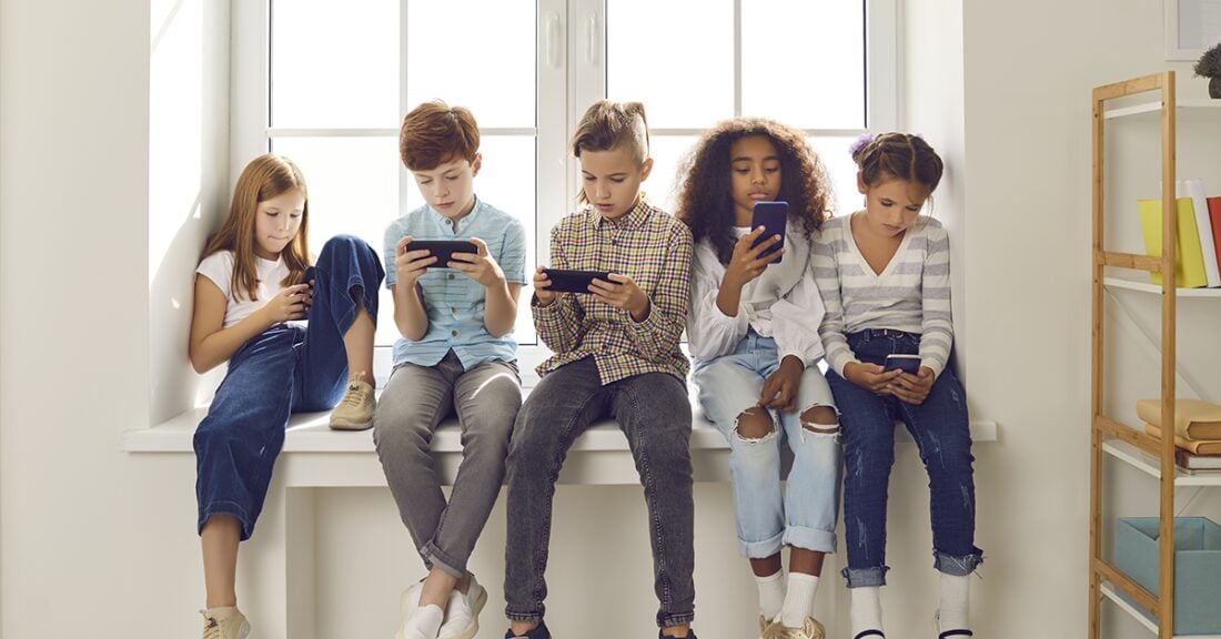 Kebiasaan Gen Alpha: Dari “iPad Kids” hingga Obsesi Skincare, Begini Cara Mereka Tumbuh