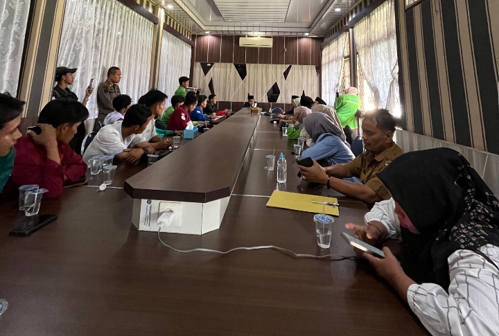 Puluhan Ekskavator Rusak Lingkungan Sungai Telang, Mahasiswa Menanti Janji DPRD Atasi Peti