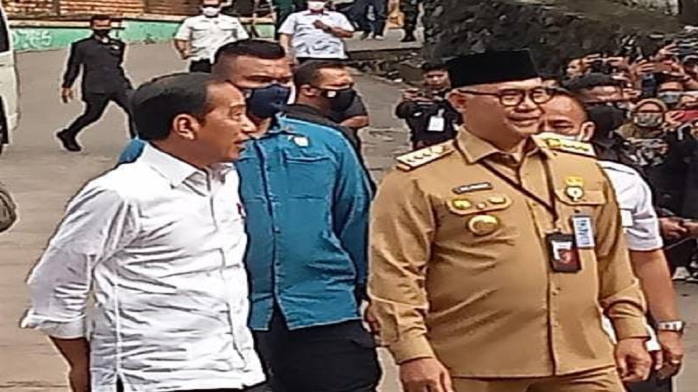 Dampingi Presiden Jokowi, Wali Kota Jambi Sambut Presiden di Pasar Talang Banjar