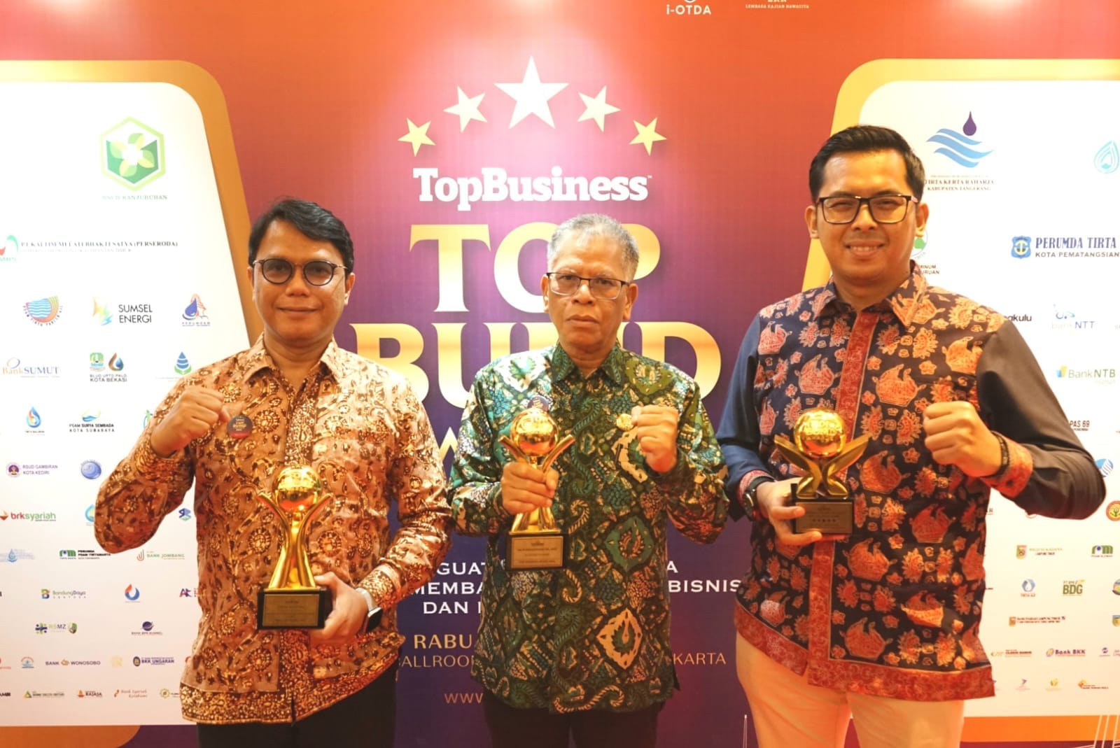 Tirta Mayang Raih Penghargaan TOP BUMD Awards Bintang 5 Tahun 2024