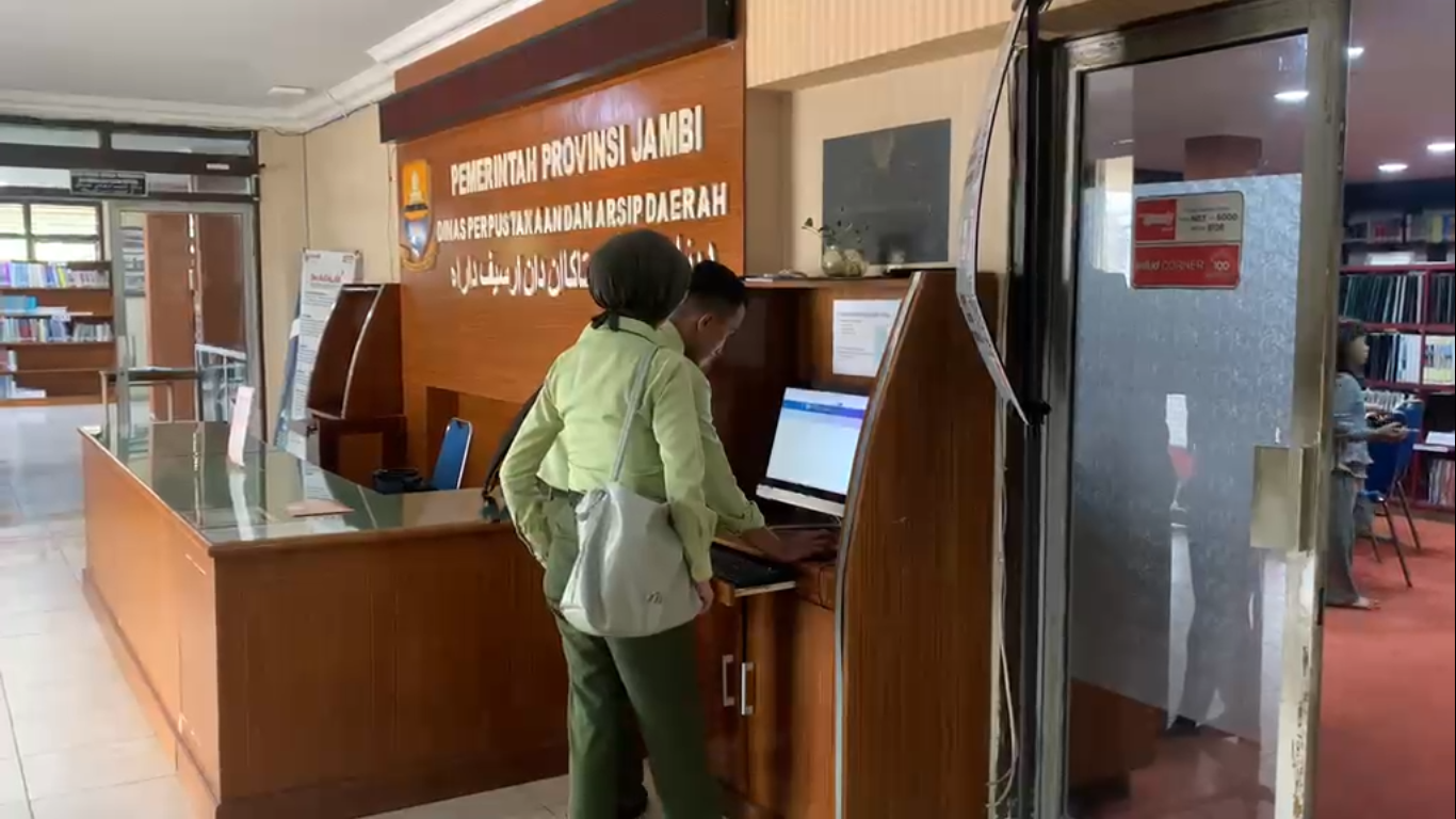 Perpustakaan Jambi Tetap Ramai, Kunjungan Capai 100 Orang per Hari