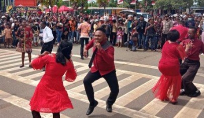 Manfaat Menari dengan Pasangan di Depan Umum Ternyata dapat Meningkatkan Keharmonisan