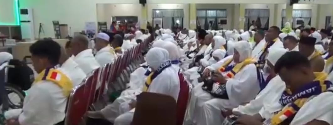 450 Jemaah Calon Haji Provinsi Jambi Kloter BTH 25 Diberangkatkan ke Tanah Suci