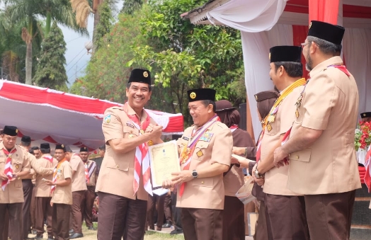 PJ Bupati Muaro Jambi Terima Penghargaan Lencana Pancawarsa III dari Gubernur Jambi