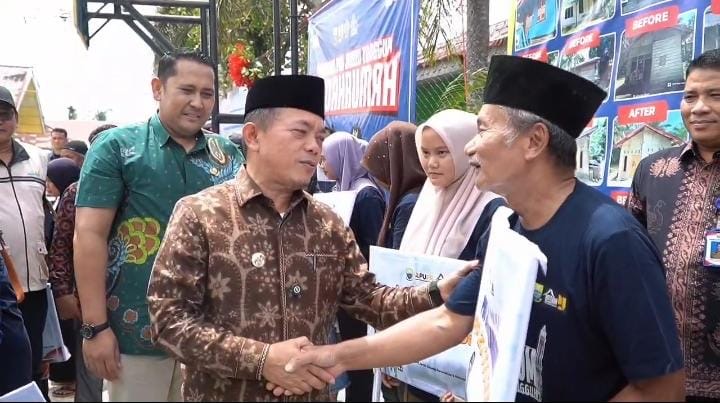 Diserahkan Gubernur, Program Bedah Rumah di Merangin Terealisasi 100 Persen
