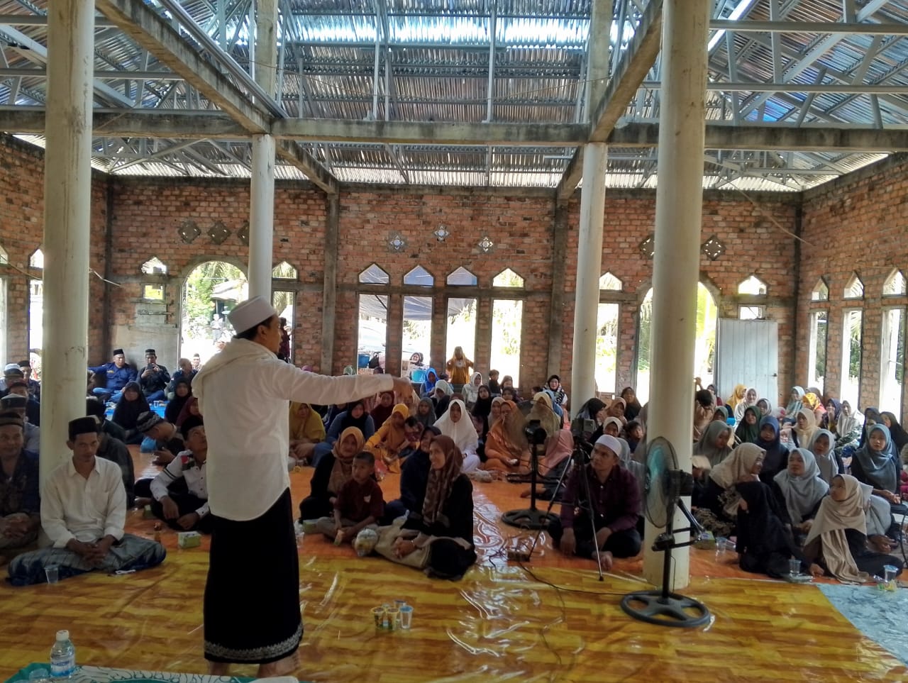 Beri Tausiyah Maulid Nabi di Kecamatan Tebing Tinggi, Cawabup Ustadz Amin Disambut Ratusan Emak-Emak 