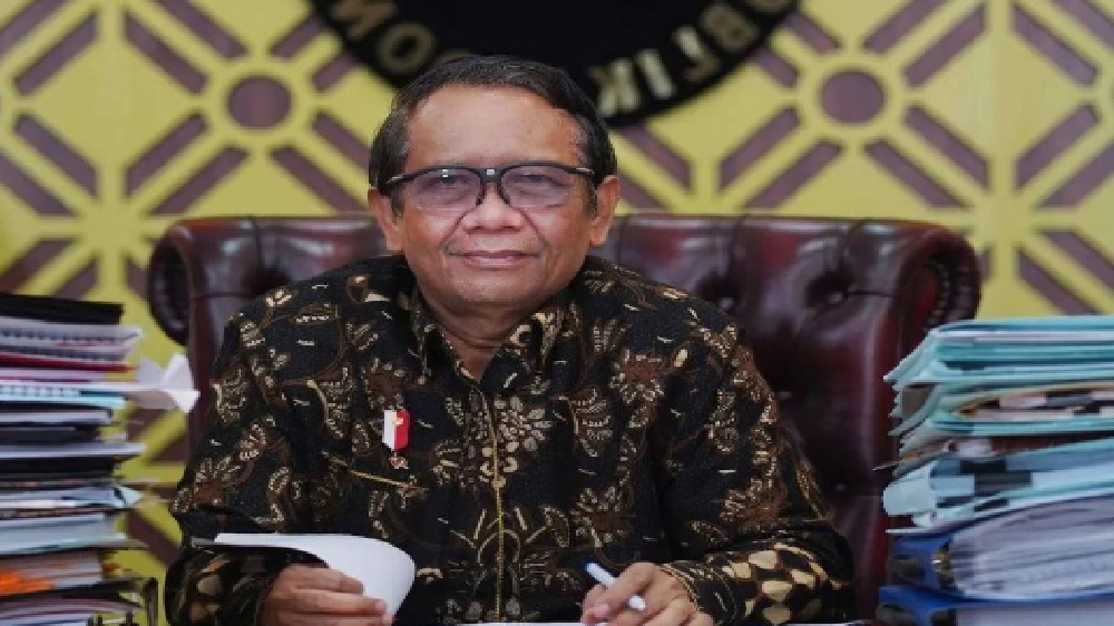 Mahfud MD Terima Jabatan Baru dari Presiden Jokowi