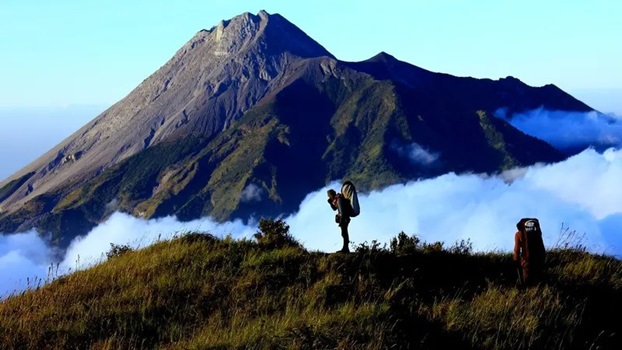 Mencari Hiburan dengan Mendaki: Menemukan Ketenangan di Puncak