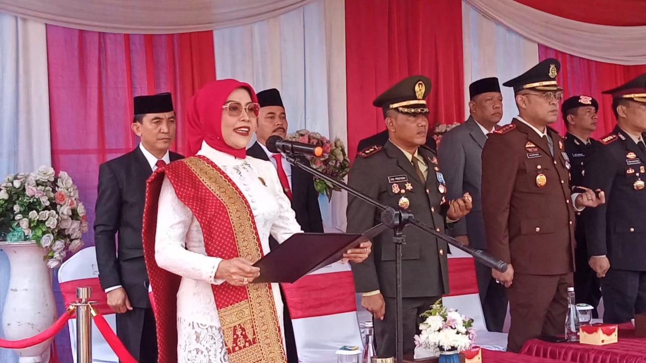 Sosok Perempuan Indonesia, Waka DPRD Kota Jambi RR Nully Kurniasih Kawuri Bacakan Teks Proklamasi Indonesia