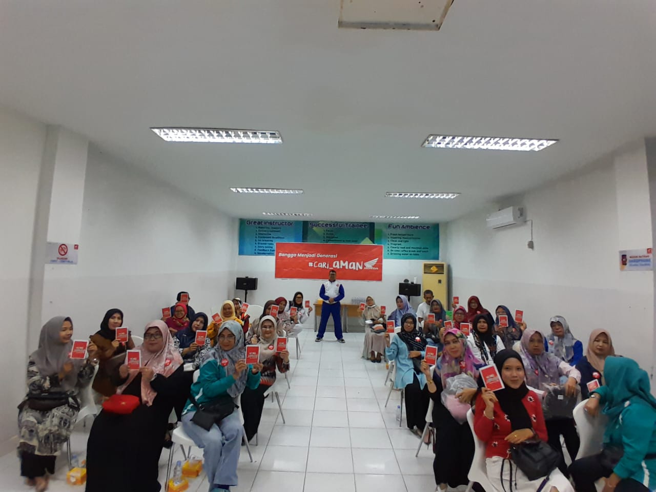 Peringati Hari Ibu, Sinsen Gelar Seminar #Cari_Aman Hidup Penuh Arti