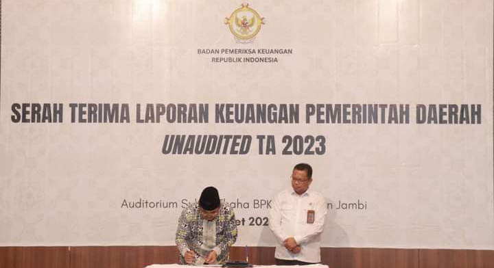 Bupati Tanjab Barat Serahkan LKPD Unaudited Tahun 2023 Ke BPK RI Perwakilan Provinsi Jambi 