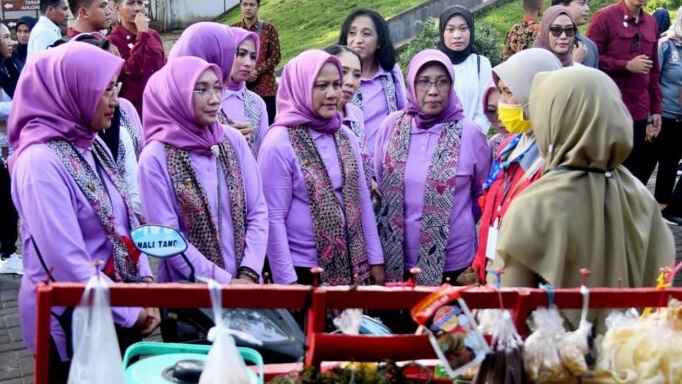 Iriana Jokowi Temui Ibu Hamil Pedagang Sayuran Berisiko Tinggi