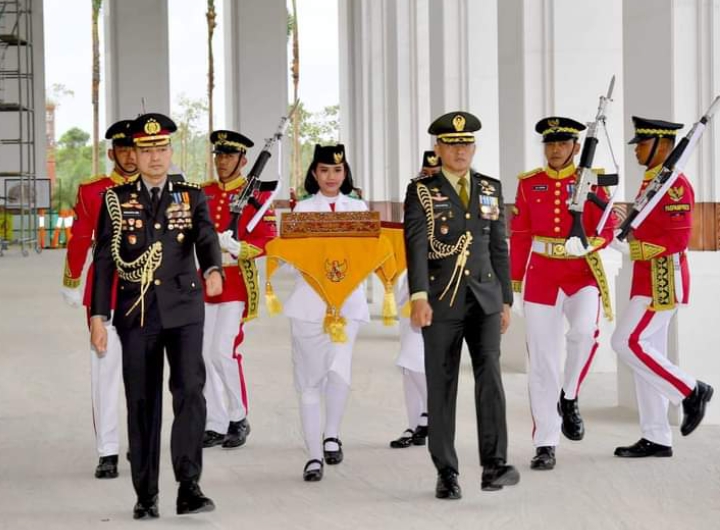 Kirab Pembawa Duplikat Bendera Merah Putih ke Istana Negara IKN 