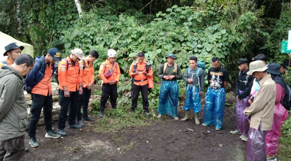 Pendaki Gunung Kerinci mengalami Cedera Kaki, Tim SAR Lakukan Evakuasi
