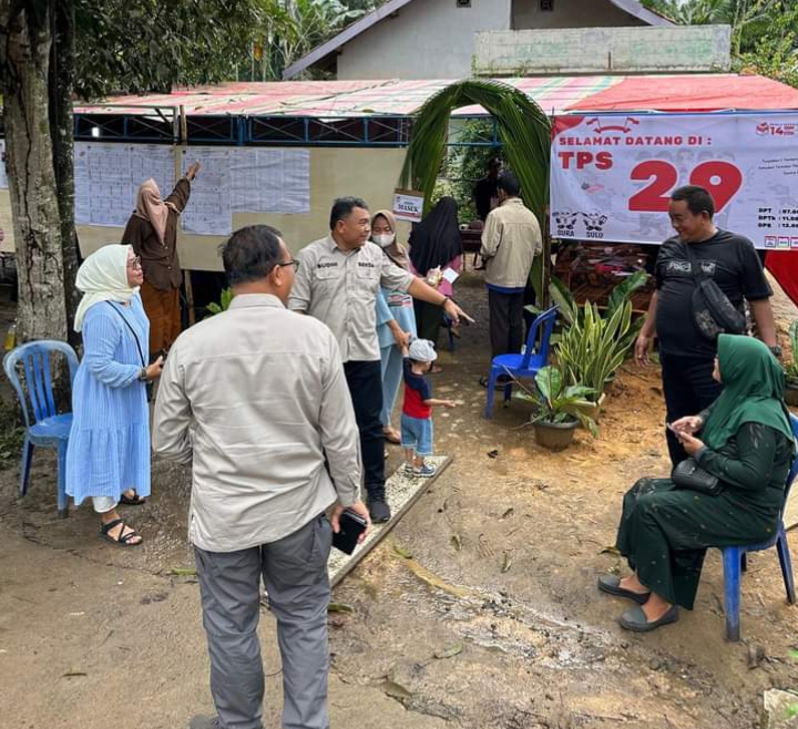 Sekda Kabupaten Muaro Jambi Meninjau Memastikan Kelancaran Pemilu di Kabupaten Muaro Jambi