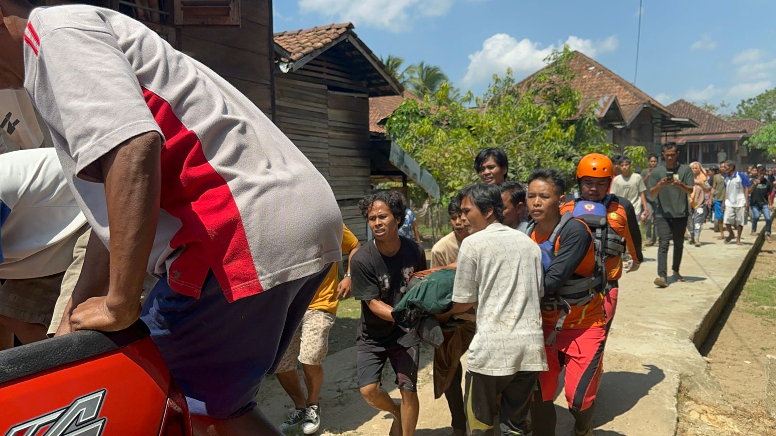 Ridho Korban tenggelam di Sungai Batanghari Ditemukan Sejauh 18 KM dari Lokasi Kejadian