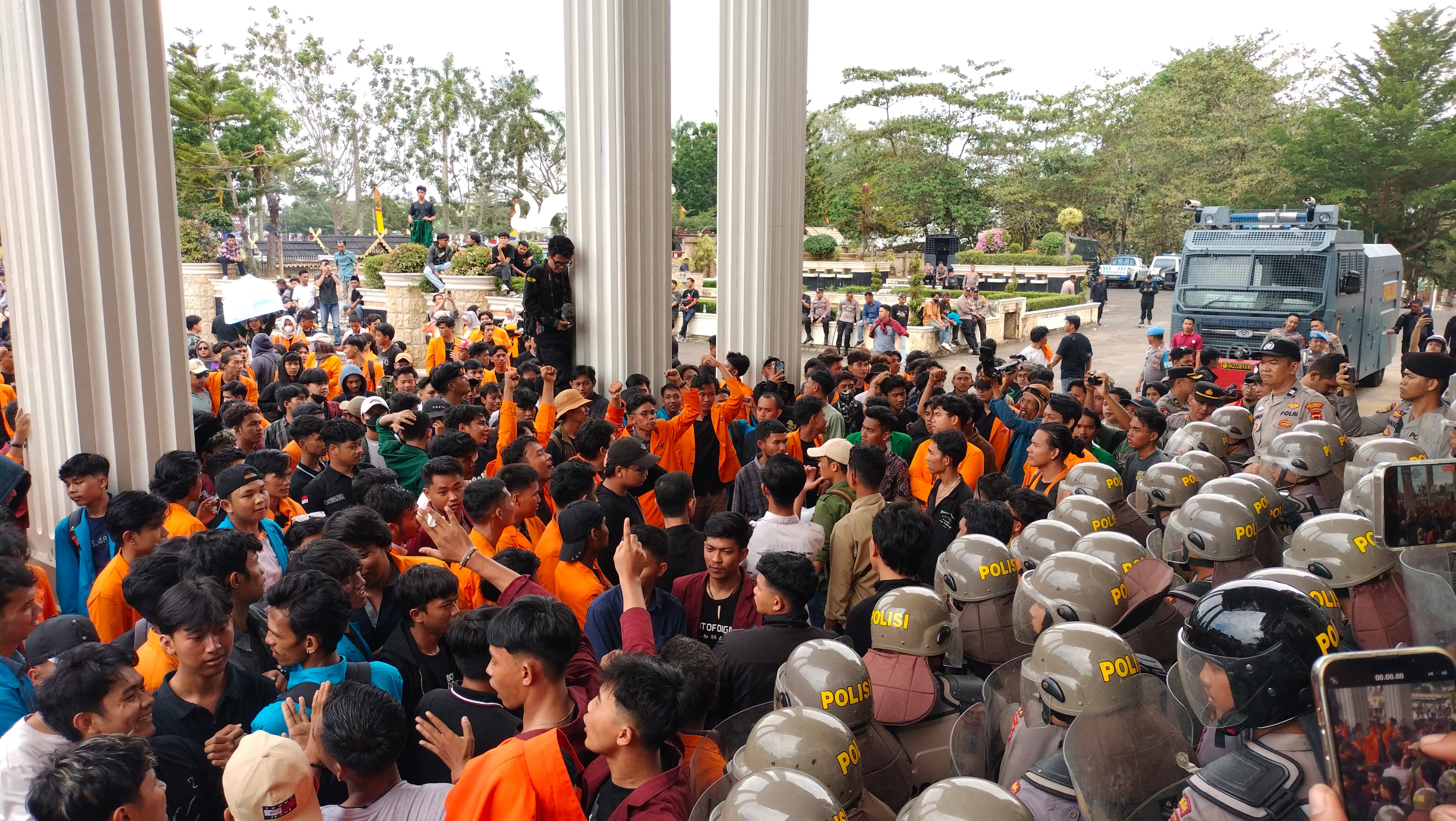 Demo Tolak RUU Pilkada, 10 Mahasiswa di Jambi Terluka