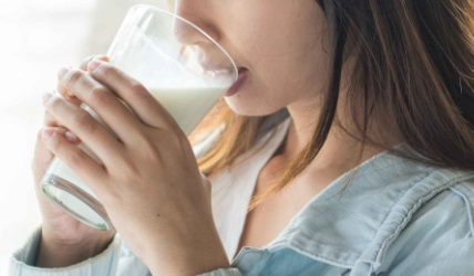 6 Manfaat Minum Susu Sapi Segar untuk Kesehatan