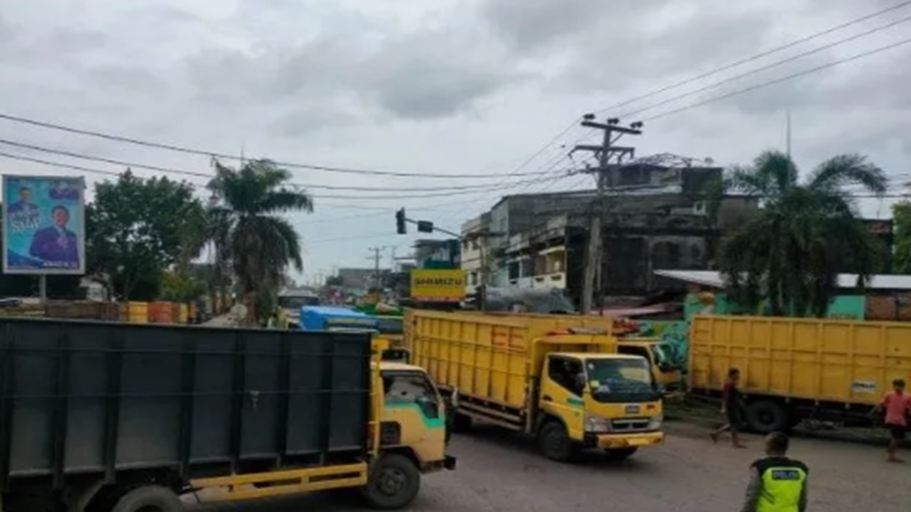 Kelebihan Tonase Angkutan Batu Bara di Jambi Mengakibatkan Kerusakan Jalan