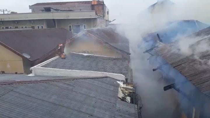 Kebakaran Gedung Ex Smk Db 3 Di Kota Jambi Berhasil Dipadamkan