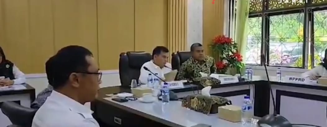 Komisi II DPRD Kota Jambi Hearing Dinas Terkait Mengenai Retribusi Kebersihan 