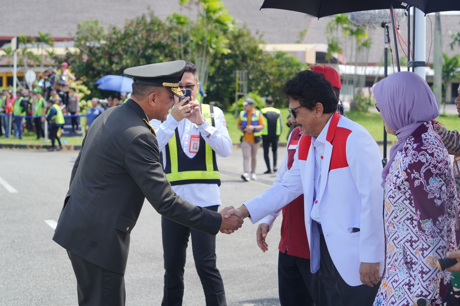 Kepala BPIP Sambut Iringan Duplikat Bendera Pusaka dan Teks Proklamasi di Kaltim