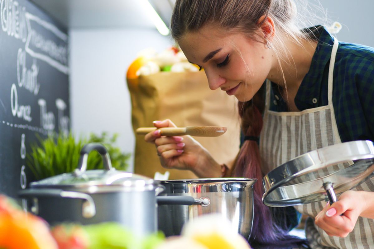 Awas Puasa Bisa Batal, Ini Cara Cicipi Masakan yang Benar
