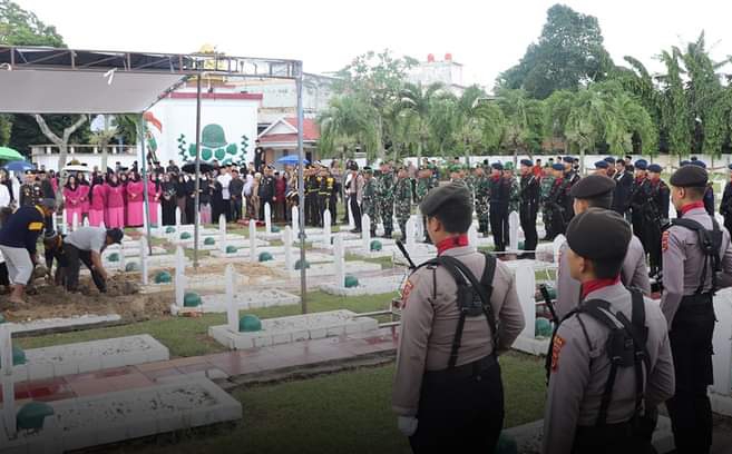 Kapolda Jambi Pimpin Upacara Pemakaman Irjen Pol Purn Muchlis 