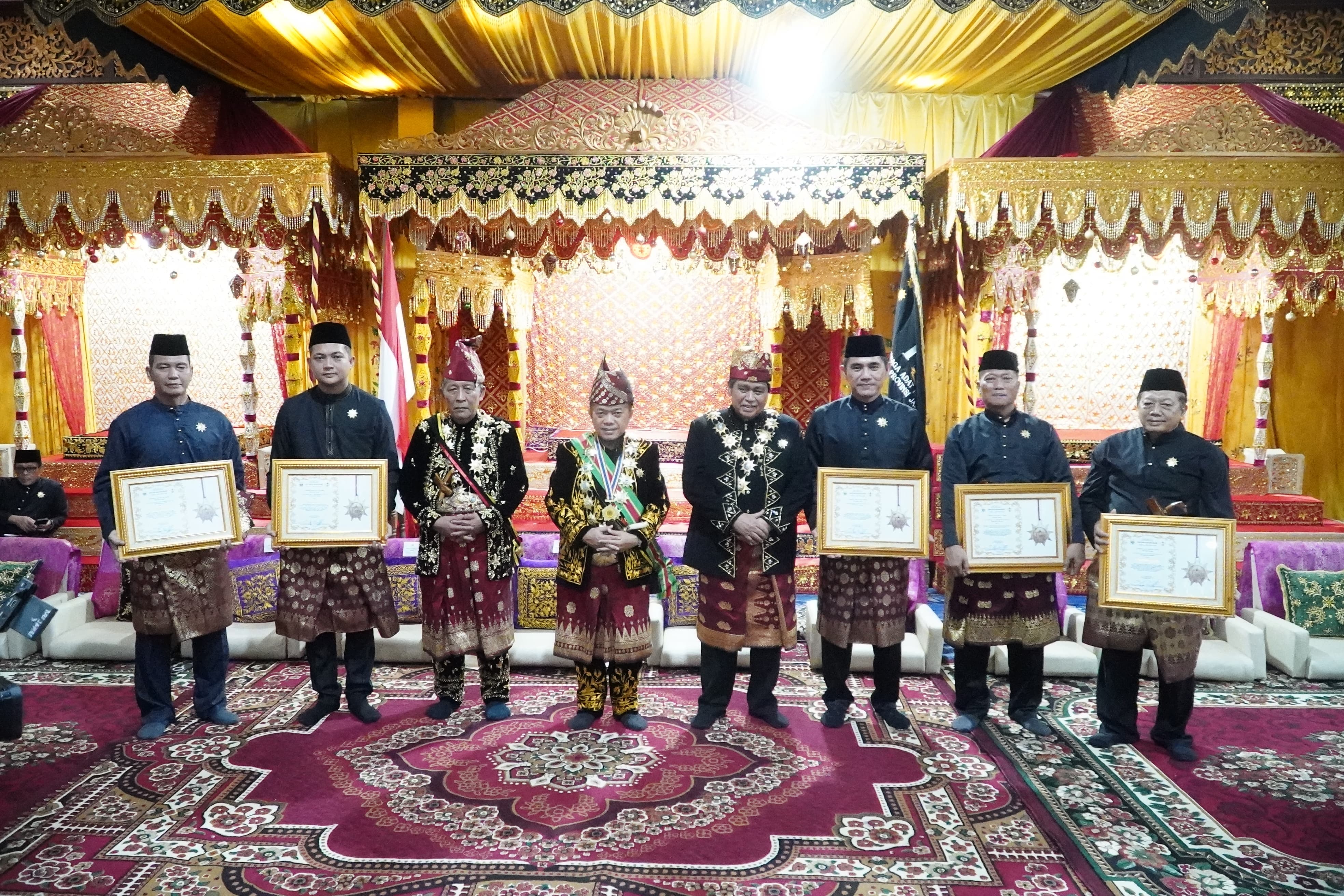 Al Haris-Abdullah Sani Dikukuhkan Sebagai Pembina Dan Pemangku Adat LAM Jambi 