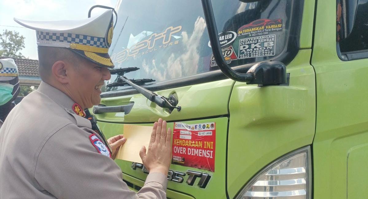 PULUHAN TRUK ODOL DITEMPELI STIKER, SOPIR MENGAKU TAK TAHU KENDARAAN DIMODIFIKASI