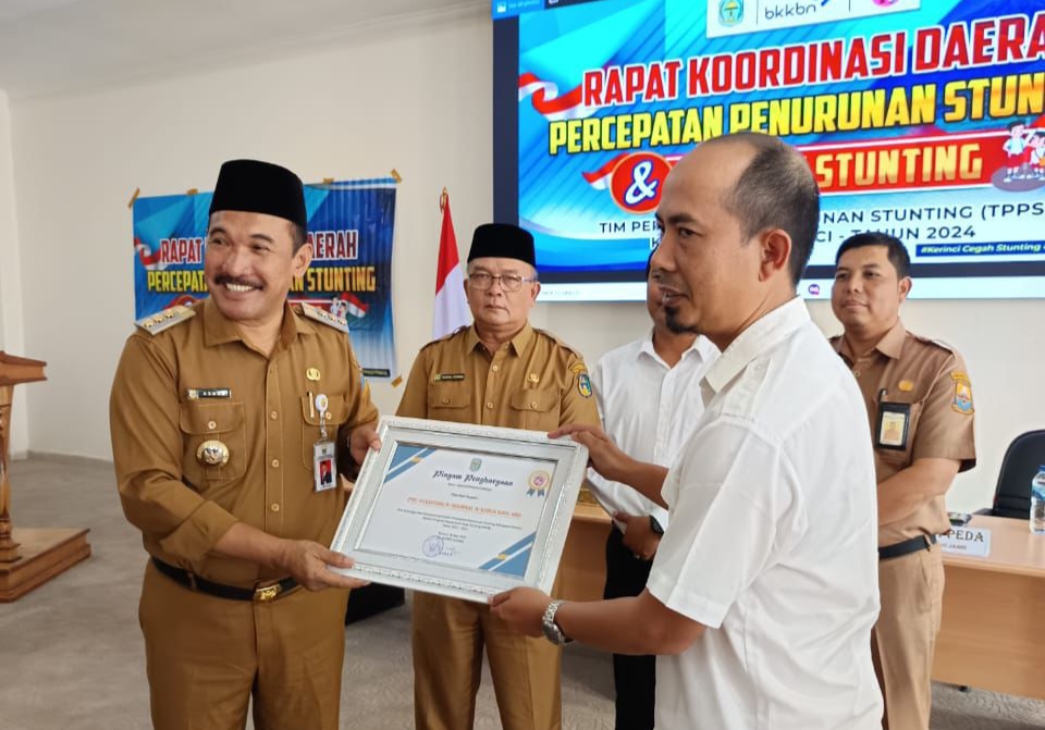 Percepat Penurunan Stunting, Bupati Beri PTPN IV Regional 4 Penghargaan 