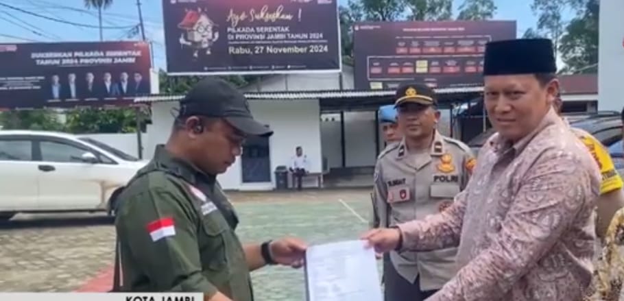 Demo Terkait Indikasi Pemalsuan Dokumen, KPU dan Bawaslu Provinsi Jambi Temui Massa Aksi 