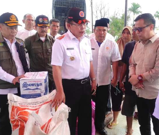 Walikota Sungai Penuh Pantau Pendistribusian Bantuan Bagi Warga Korban Banjir