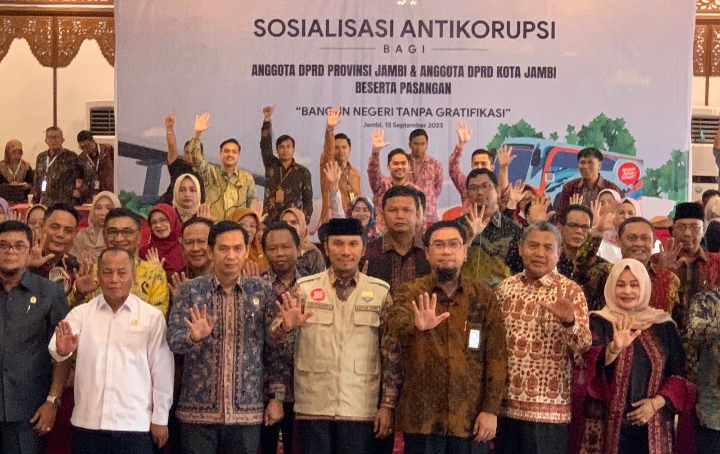 Ketua DPRD Jambi Hadiri Sosialisasi Antikorupsi dan Gratifikasi bersama anggota DPRD Jambi dan Kota Jambi