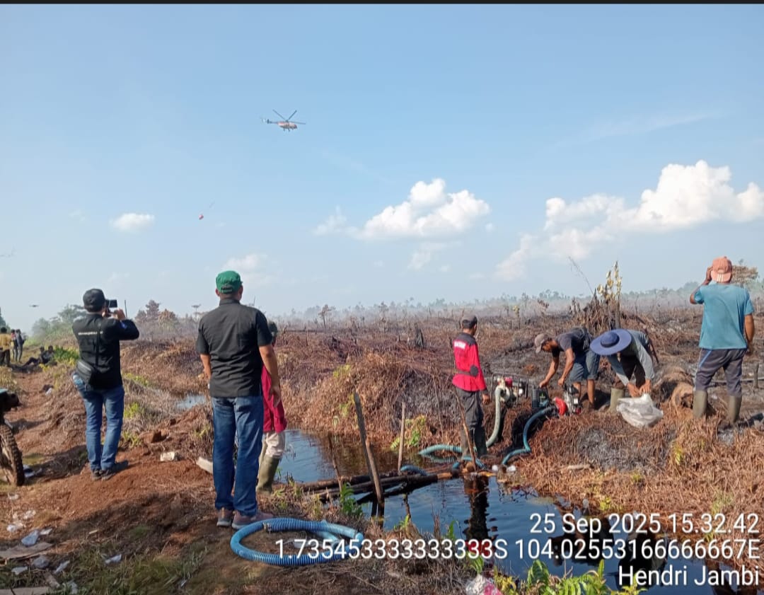 TNI dan Instansi Terkait Kompak Padamkan Karhutla di Muaro Jambi