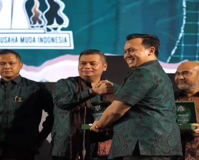 Kemas Faried Alfarelly Sabet HIPMI Award di Musda Xll