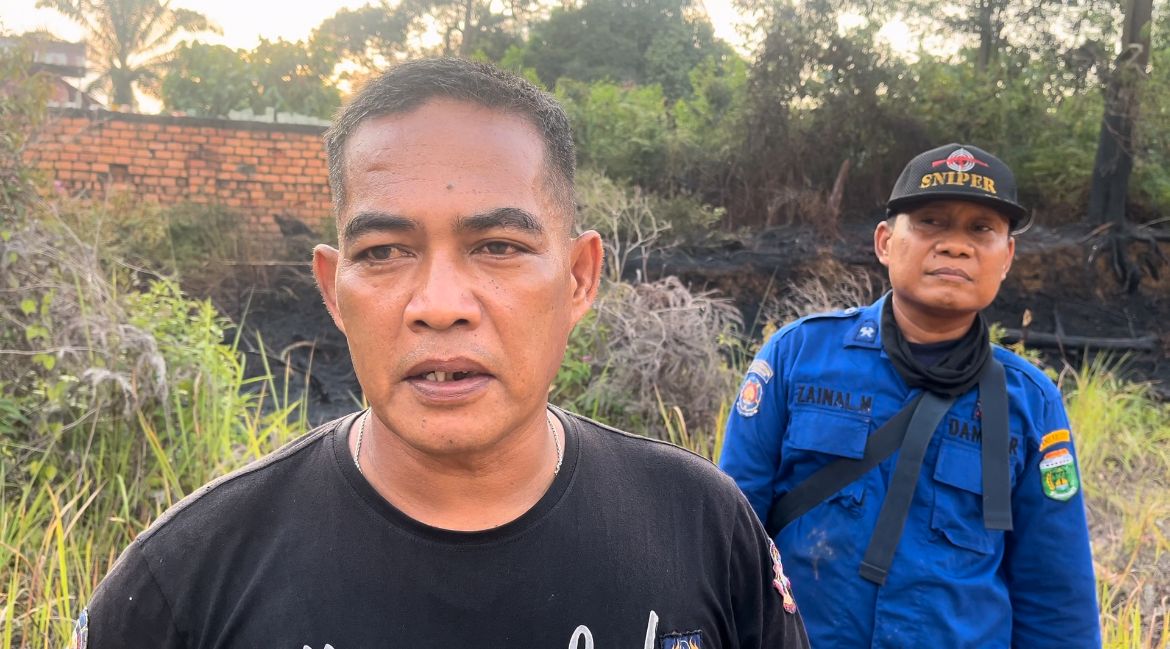 Lahan Dekat Pemukiman Warga Kecamatan Tebo Tengah Terbakar