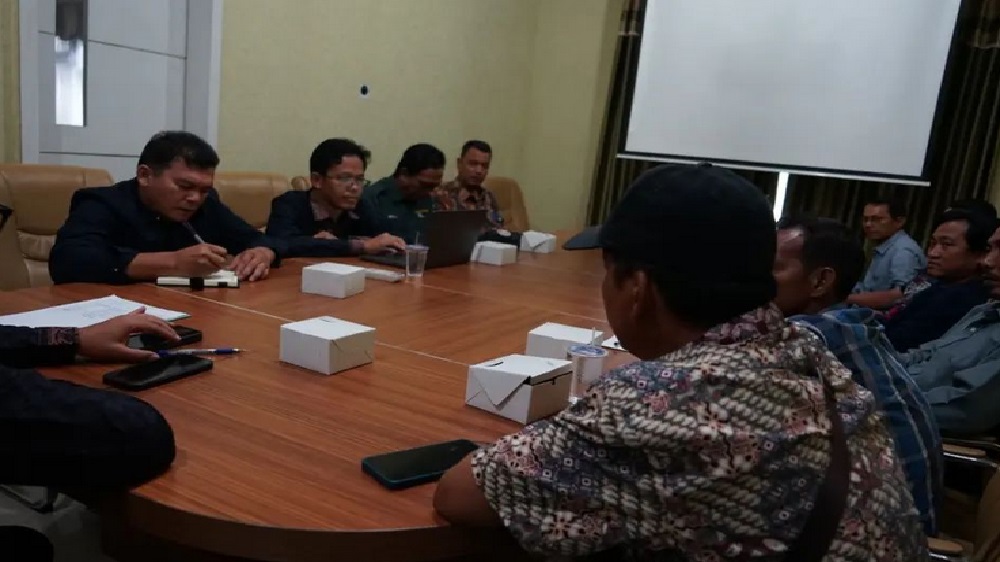 Ketua Komisi II DPRD Kota Jambi Bersama DLH Bahas Perubahan Tarif Layanan