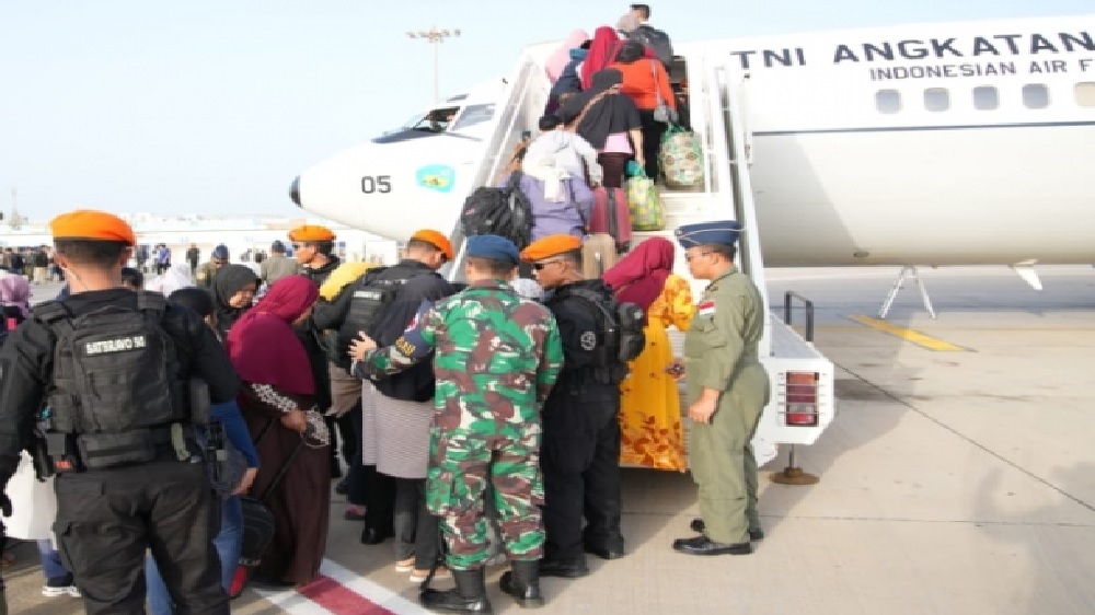 Evakuasi ke Jeddah Arab Saudi, 110 WNI di Sudan Diterbangkan Pakai Pesawat Boeing 737 A-7305 TNI AU