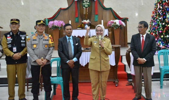 Tinjau Pos Terpadu dan Gereja-Gereja di Kota Jambi 