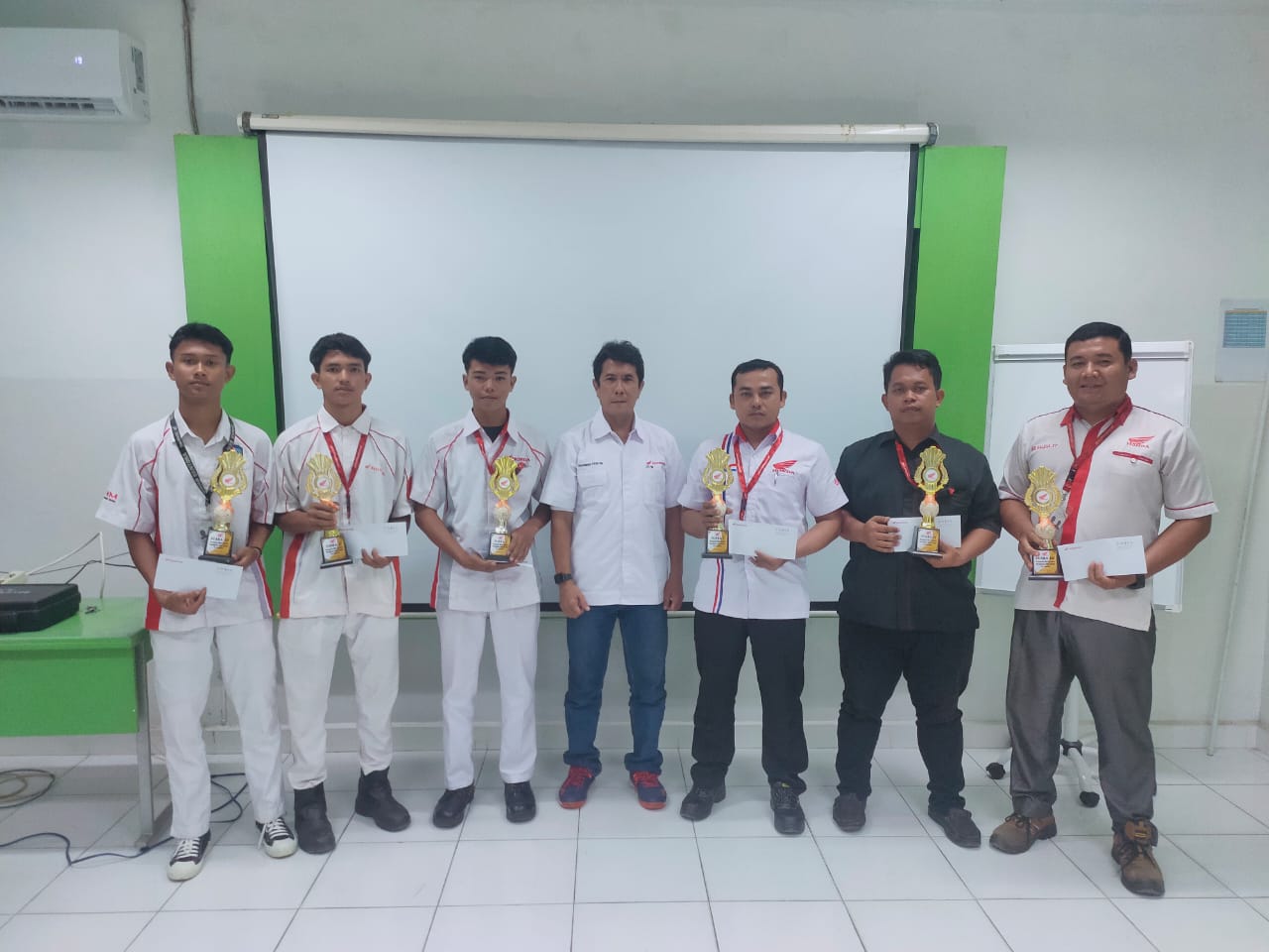 Sinsen Gelar Kontes Siswa dan Guru SMK TBSM Astra Honda 2023