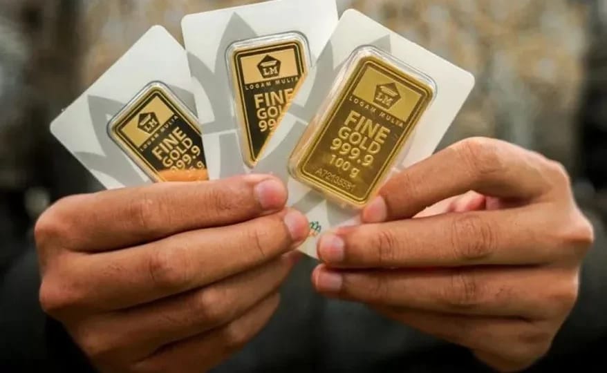Harga Emas Antam Anjlok Rp55.000 Hari Ini, Kini Tembus Rp3.004.000 per Gram