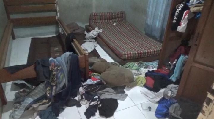 REMAJA WANITA BERHASIL MELARIKAN DIRI ,USAI DI DUGA DISEKAP DAN DIPERKOSA SELAMA 2 MALAM