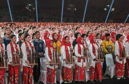 Rekor Dunia: Indonesia Meriahkan Gelaran Angklung Terbesar dengan 15.110 Peserta