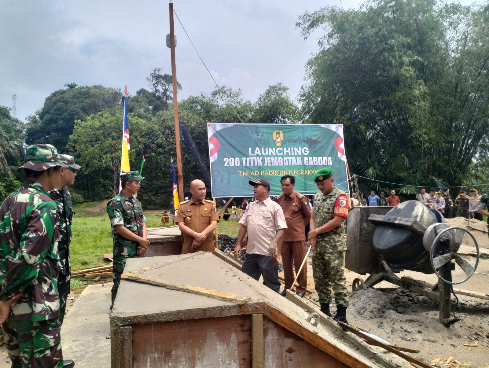 Danrem 042/Gapu Tinjau Progres pembangunan KDKMP dan Jembatan Gantung di Kabupaten Bungo