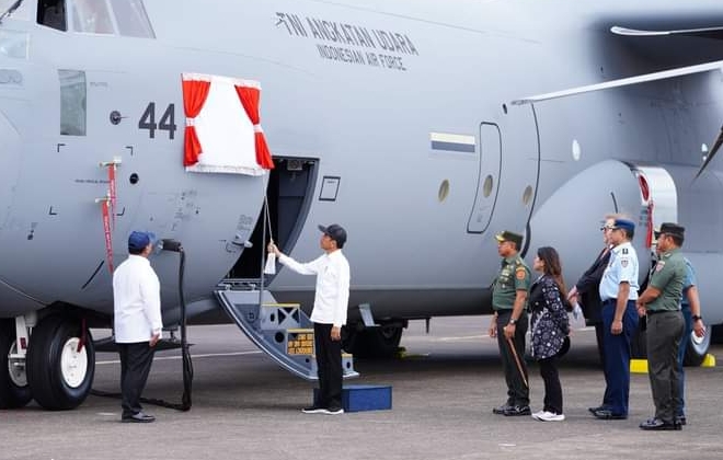 Presiden Jokowi Saksikan Penyerahan Pesawat Super Hercules C-130 J 