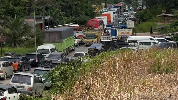 Jalur Lintas Timur Jambi–Palembang Ditutup Sementara, Arus Mudik Dialihkan