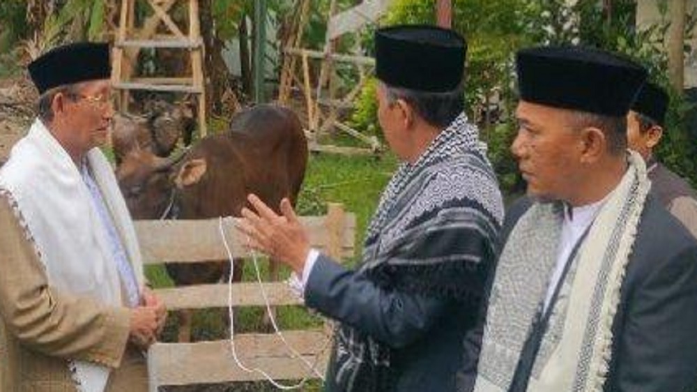 Pemerintah Provinsi Serahkan 7 Hewan Kurban di Idul Adha di Masjid Agung Al Falah