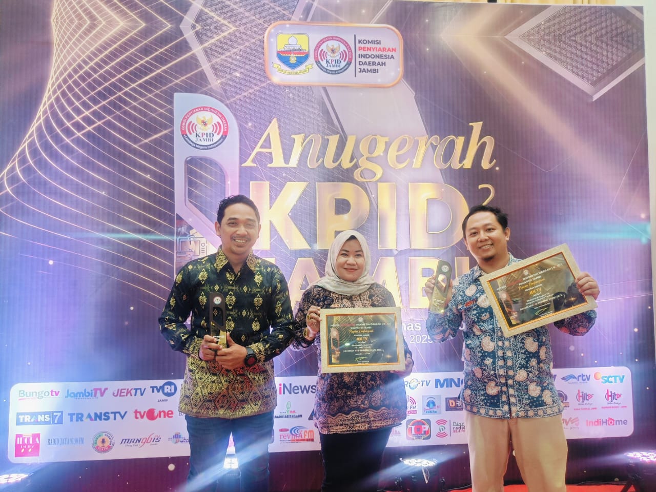 Torehkan Dua Penghargaan, JEKTV Mantapkan Posisi Sebagai TV Lokal Terbaik Jambi